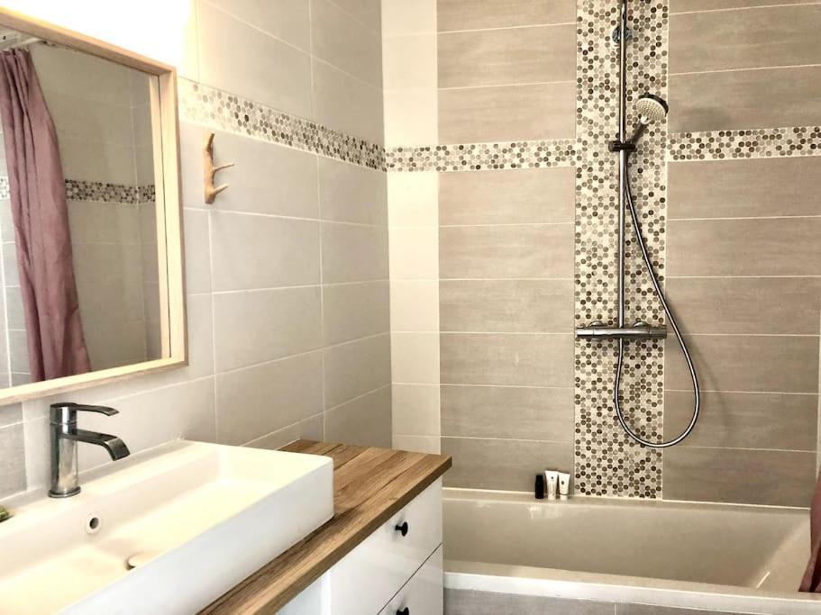 Le Canut De St Just Лион Екстериор снимка